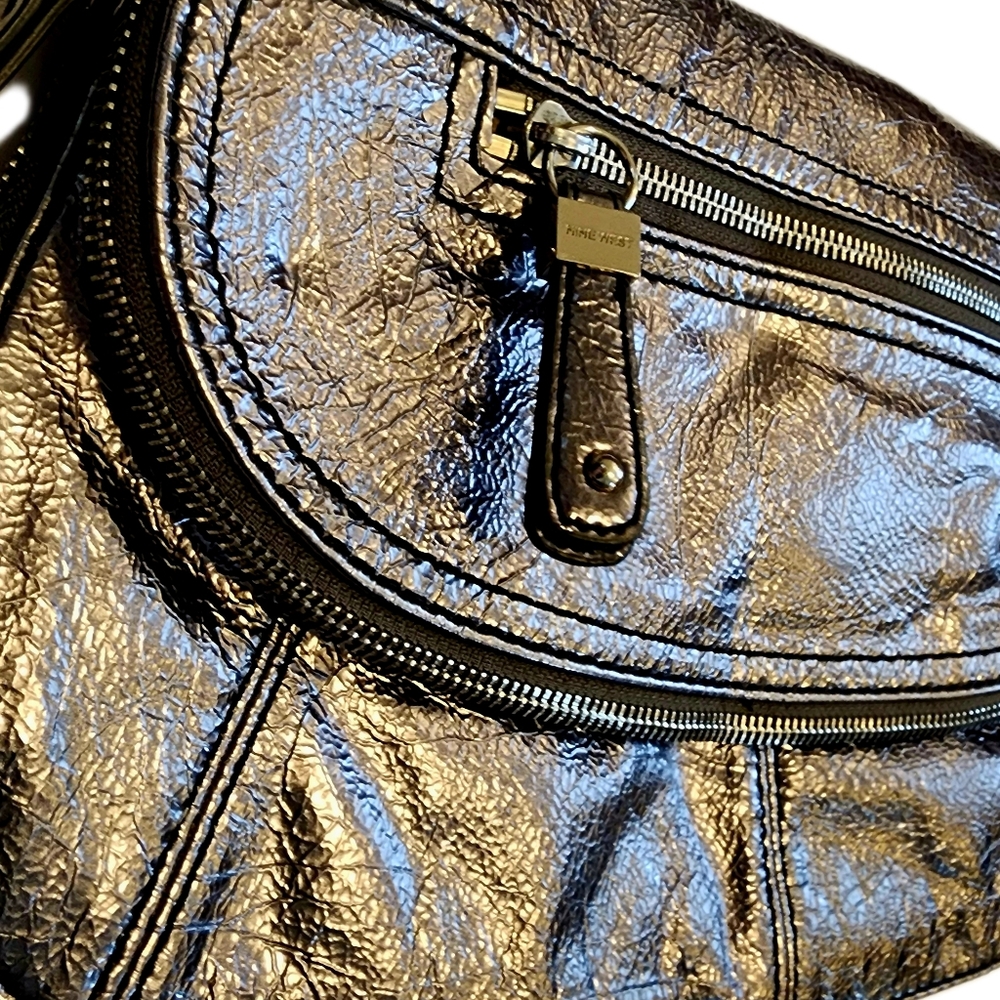 EUC Nine West clutch mid size clutch in silver with magnetic clasp like new - Picture 2 of 6